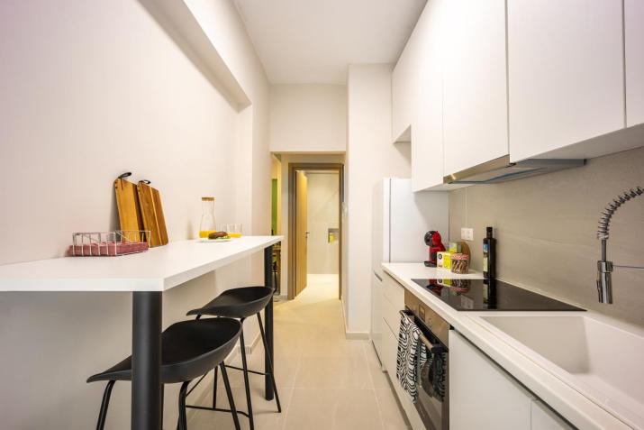 Modern Central Apartment with Balcony - Near Metro