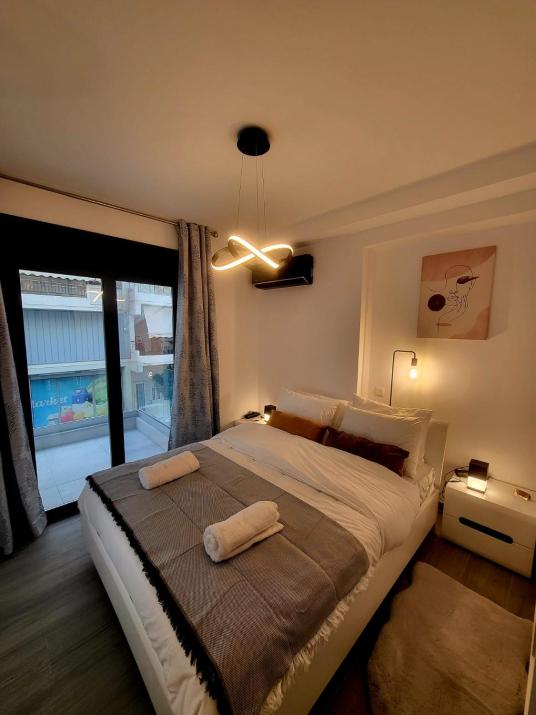 Fabilicious Suites - 2 Apartments- Romantic Jacuzzi & Spacious Family Comfort