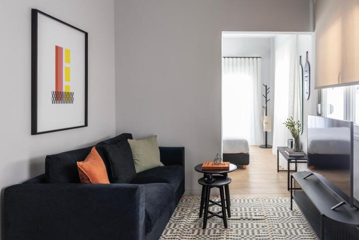 Elliot Petralona, Athens