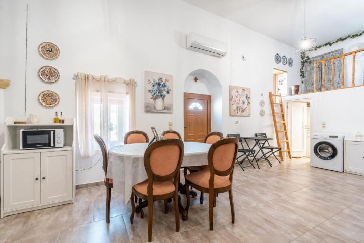 Amalia's Traditional Home in Paradisi