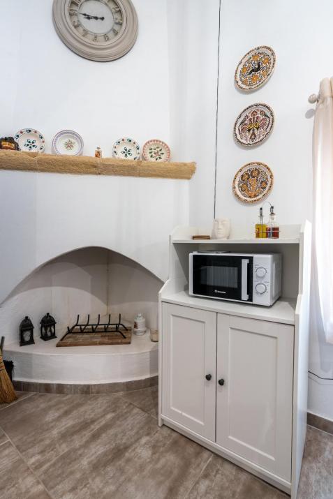 Amalia's Traditional Home in Paradisi