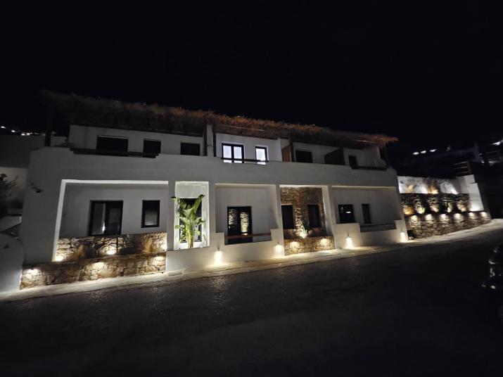 Elli Tropical Suites