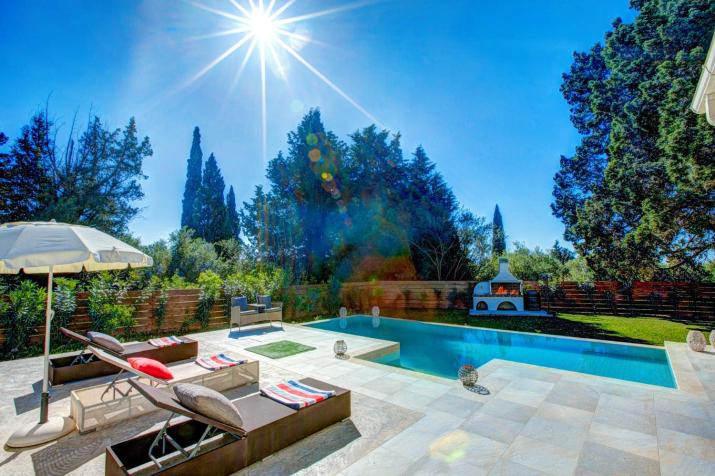 Astarte Villas - Anantara Villa with Pool