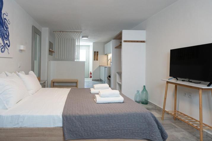 WHITE W1 New studio in Naousa