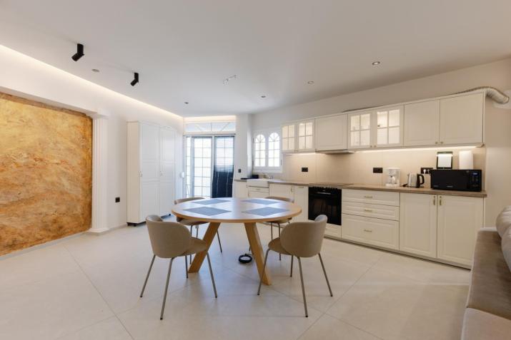 Old town luxury apartment 3