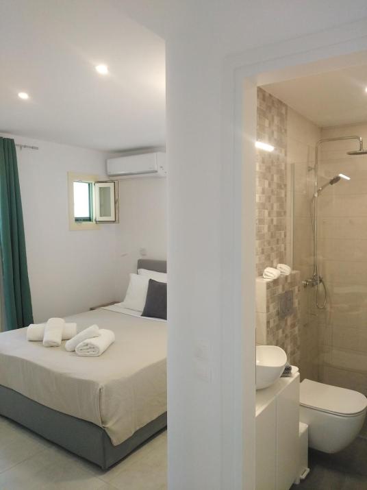 Julia's Beach Studio, familienfreundlich am Meer,mit XL Terrasse, Meerespanorama
