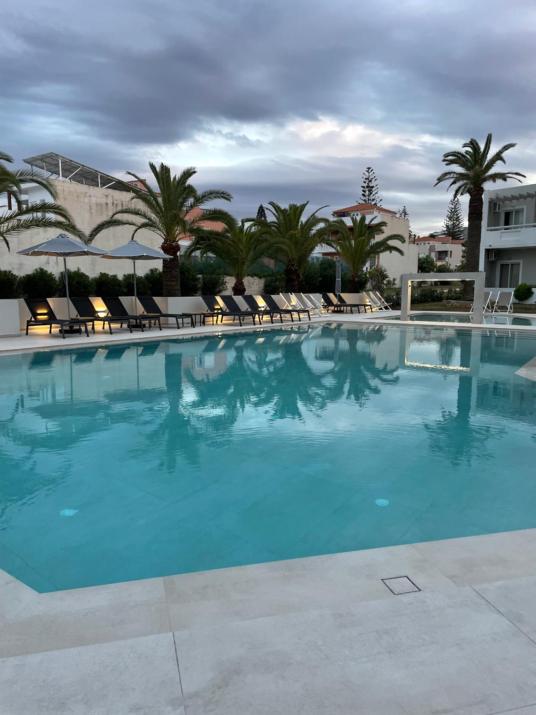 Ninemia Beach Hotel & Suites