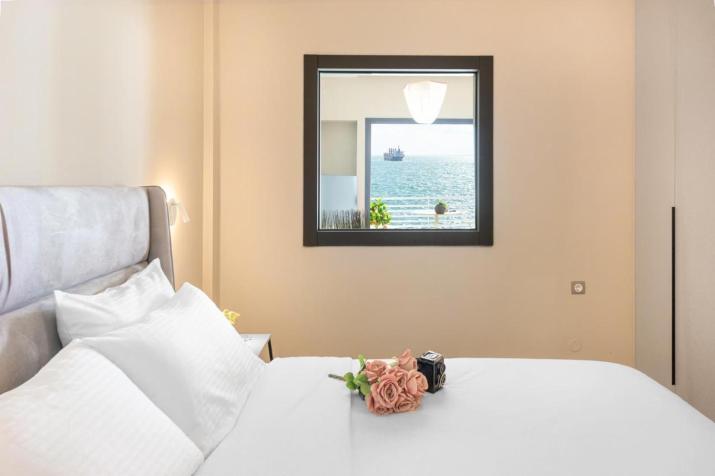 ICONIC SALONICA SUITES seafront