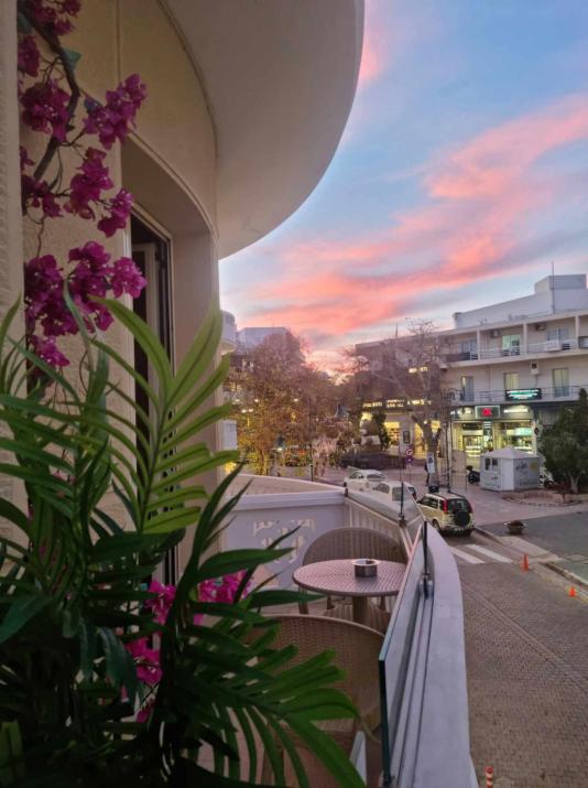 Golden City Center Suites