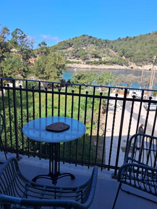 Asos Beachfront Apartment, Center village, 20m Beach - near Myrtos - Fiskardo