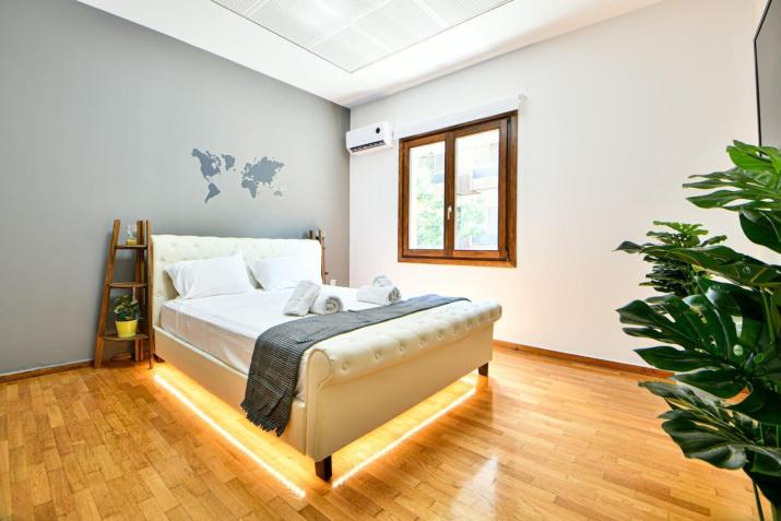 Modern Flat in Central Athens (Chrysanthemum)