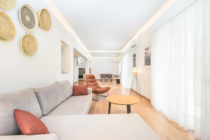 Spacious apt with 2 beds and 2 baths in Pagrati