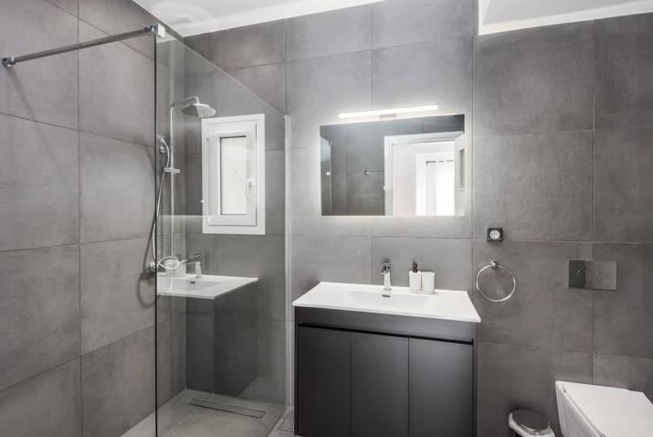 Spacious apt with 2 beds and 2 baths in Pagrati