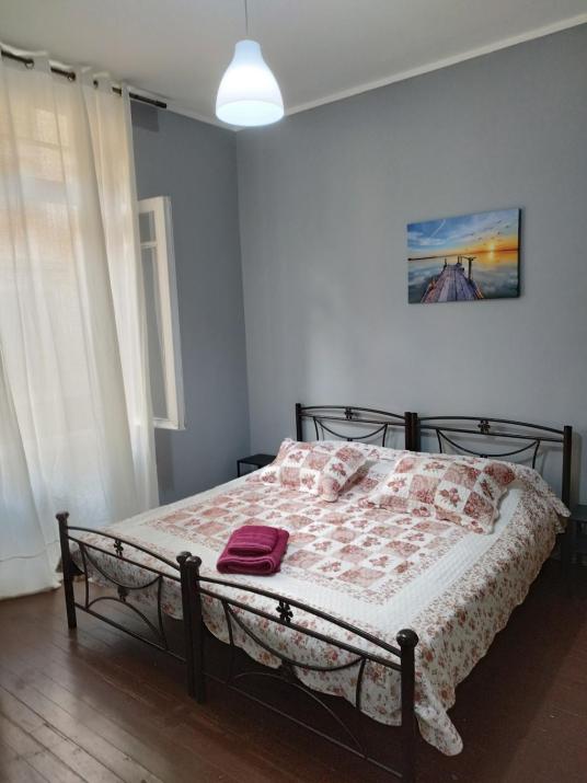 Apartment Atiki metro shared bathroom and kitchen