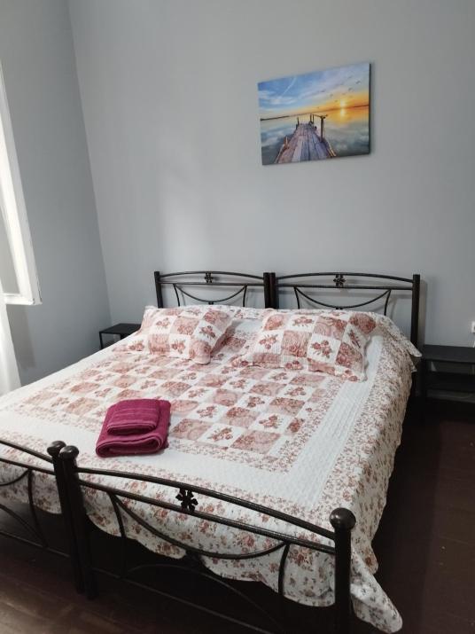 Apartment Atiki metro shared bathroom and kitchen