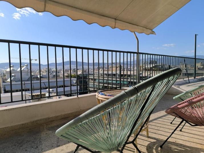 Peaceful Downtown Family Penthouse
