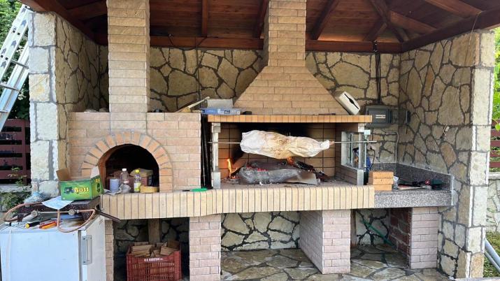 Το πετρινο σπιτι του Καστρη! Με θεα τα Μετεωρα