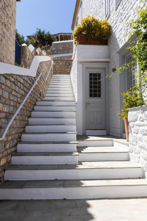 Kaminia Views Escape