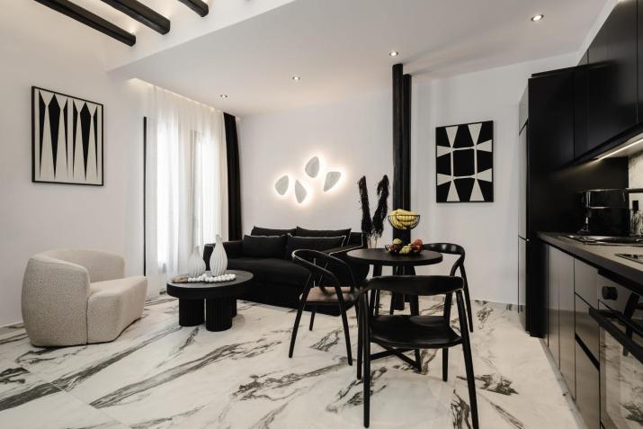 Naxos Petite In Town