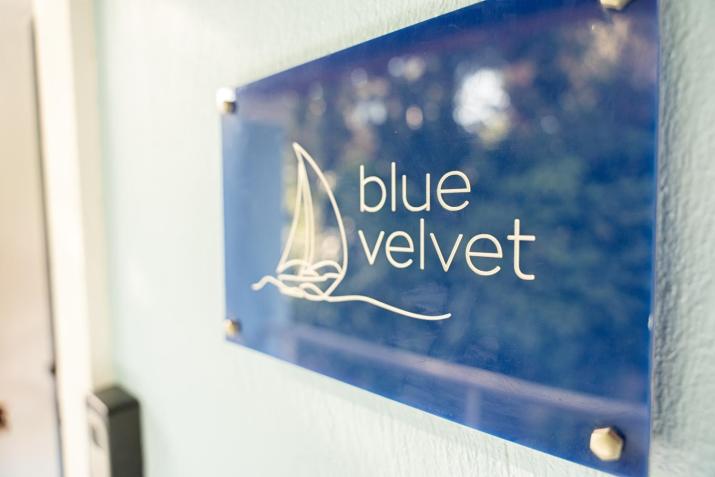 Blue & White Velvet 20m from the beach