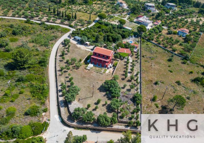 Mondo Cosseri Villa Rossa-Dorothea and Mondo Cosseri Villa Rossa-Penelope, with own shared pool