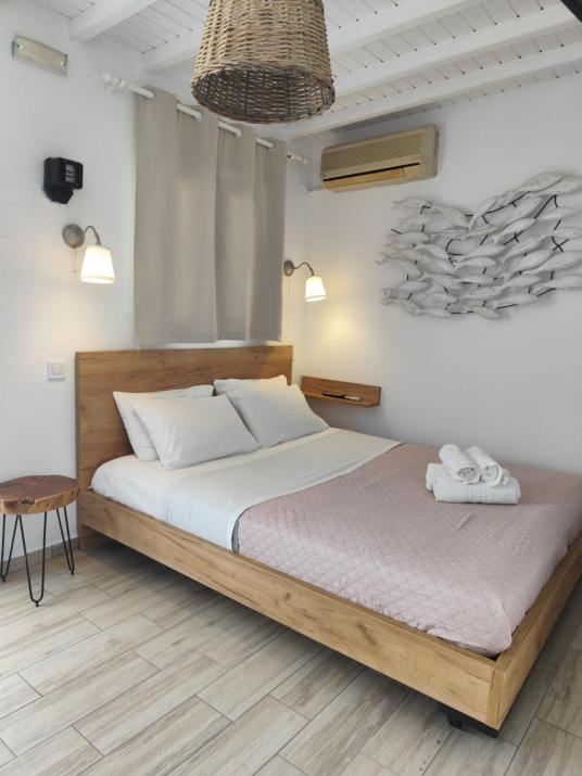 Nikos Rooms