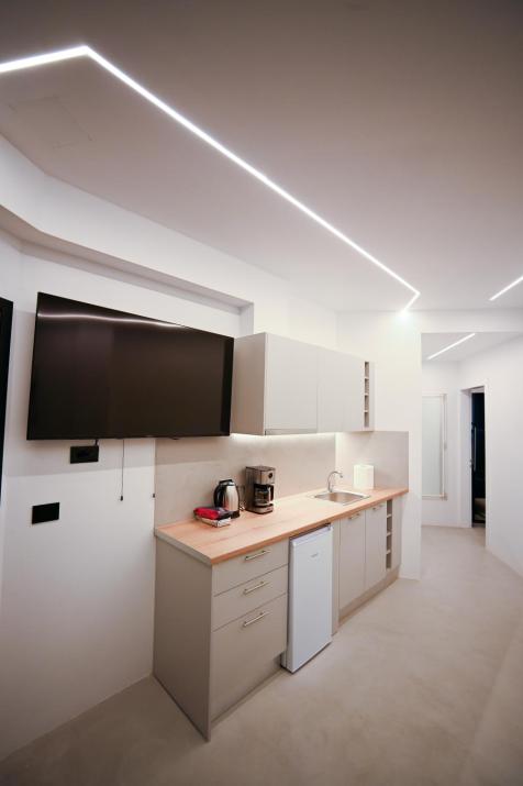 Apollon Family Apartment by zeussuites