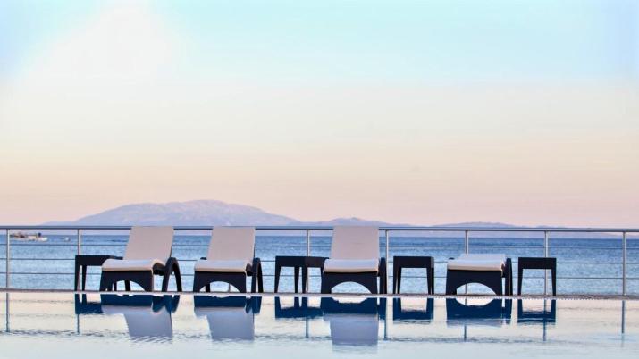 Blue Waves Luxury Suites by the Sea