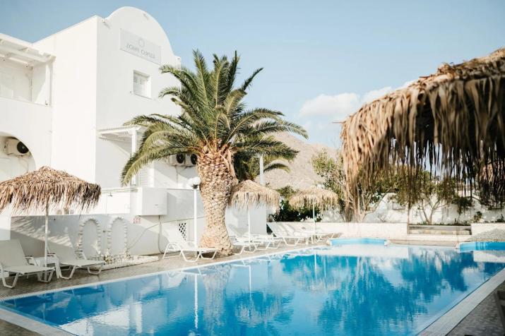 Blue Sapphire Perissa Hotel
