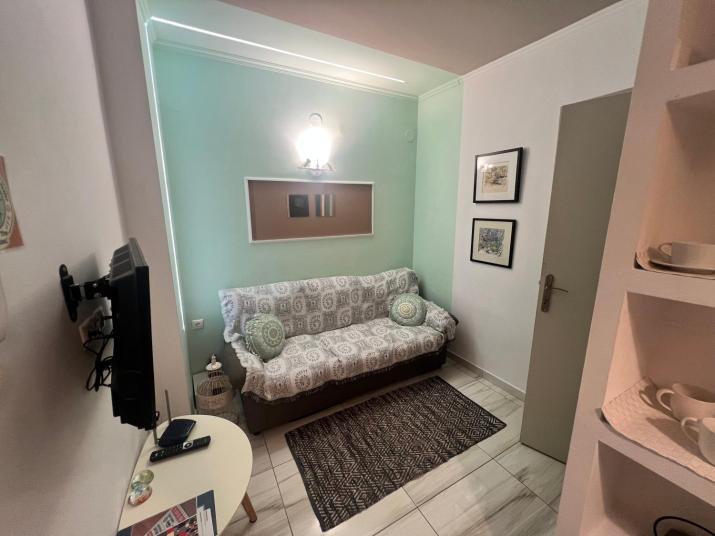 Hidden Garden 2BR with Patio