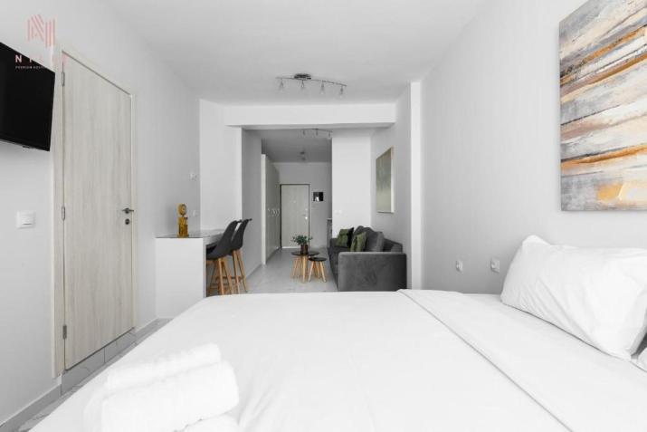 Avenue, Nilie Hospitality MGMT