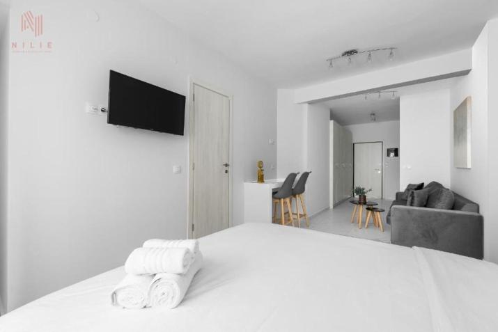 Avenue, Nilie Hospitality MGMT