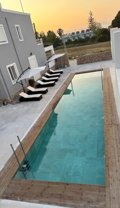 Diamond Deluxe Apartments Pool&Bar