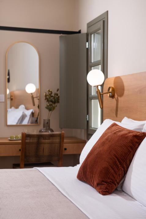 Living Yard Acropolis