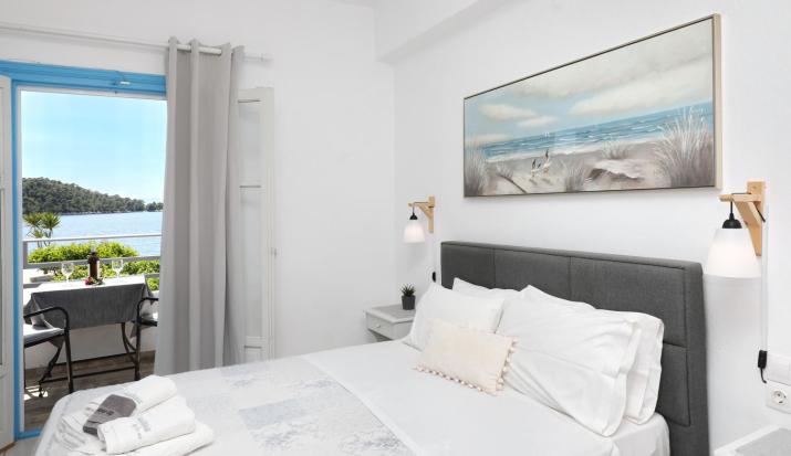 Anastasia Studios & Apartments