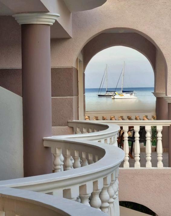 Marathon Studios & Apartments