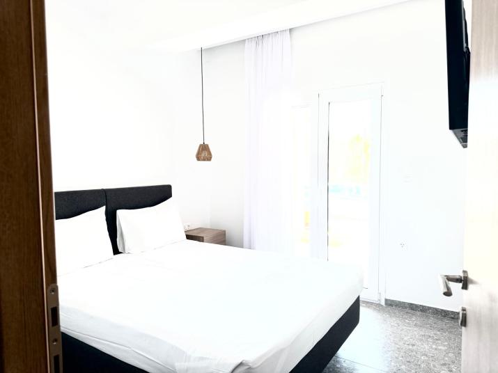 Sakellis Home 1- Steps to Beach & Town