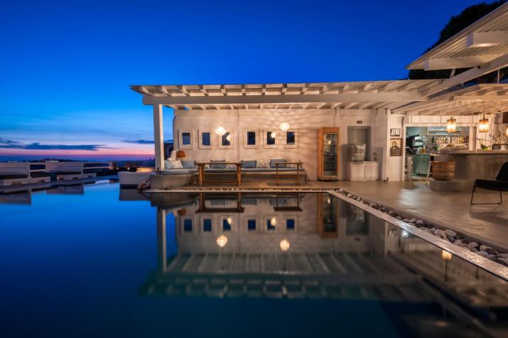 Flaskos Luxury Suites