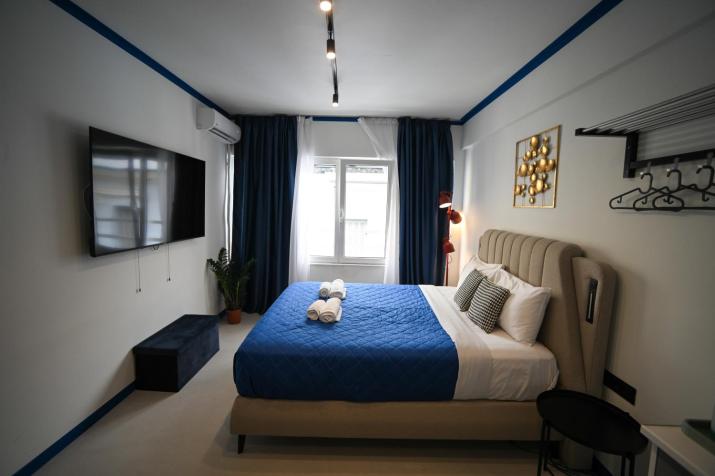 Voulis 45 Plaka Suite by Zeussuites