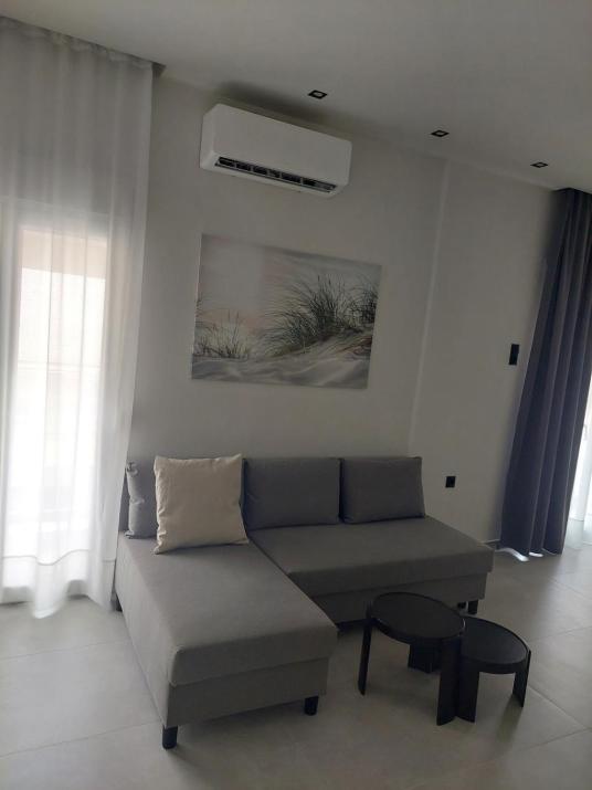 B&M apartment with balcony near the waterfront