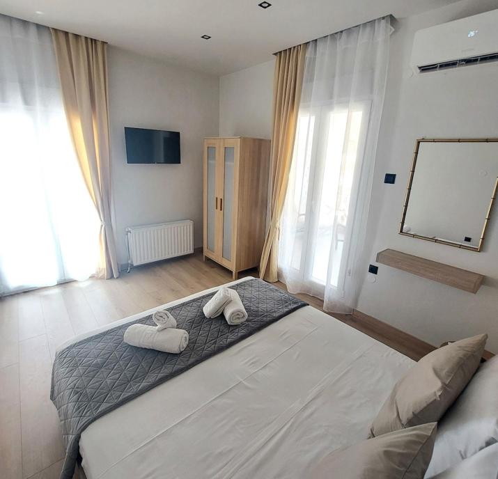 B&M apartment with balcony near the waterfront