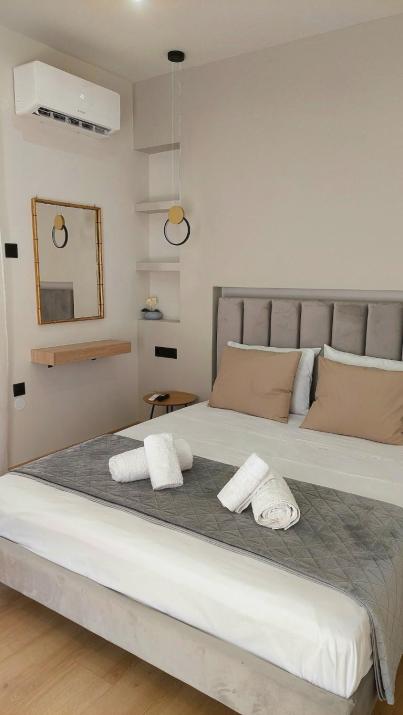 B&M apartment with balcony near the waterfront