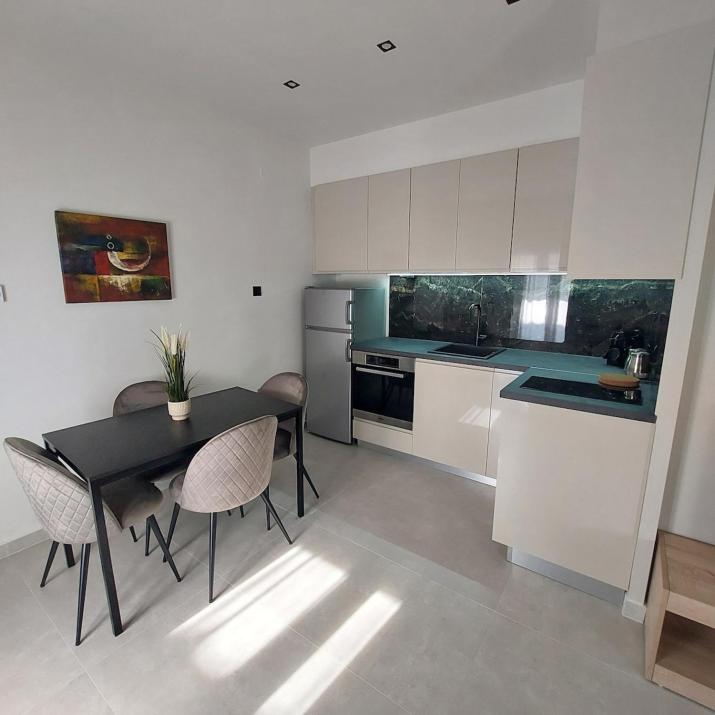 B&M apartment with balcony near the waterfront