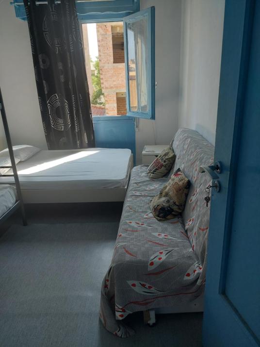 SHARING ROOM IN NEAR THISSIO METRO STATION BY ACROPOLIs