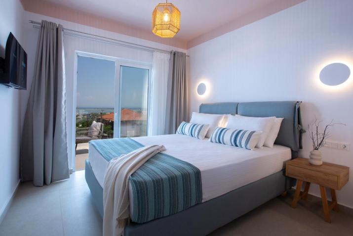 Villa Dimitris - The House & The Suite