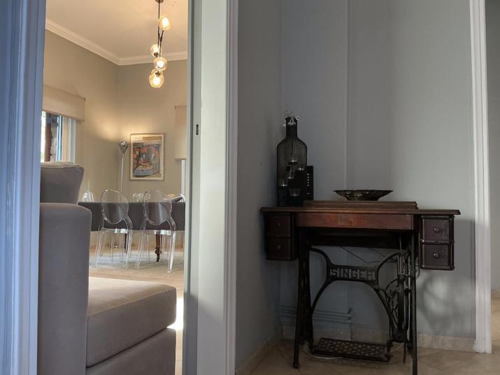 2BDRM Glyfada Residence - Jacuzzi, Garden & Parking