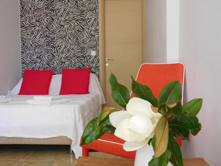Aeolis Apartments & Studios
