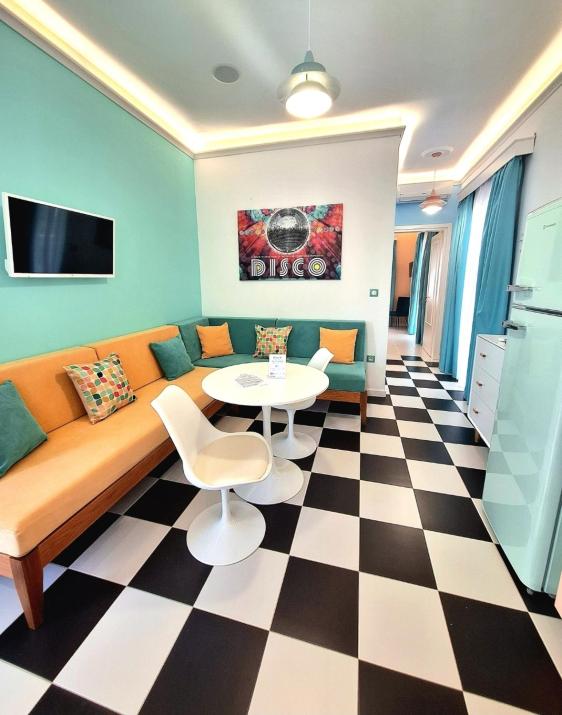 Nostalgia Retro Suites