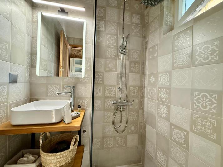 Lithari Suites