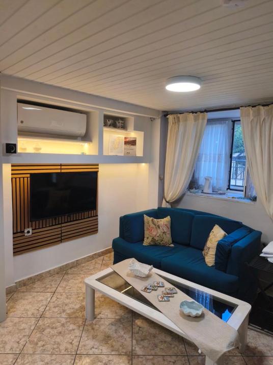 Nonna Konstantina- old town center